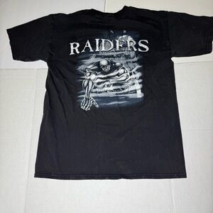 Black NFL Raiders Vintage Pirate & Swords T-Shirt Size M Raiders Graphic T-Shirt